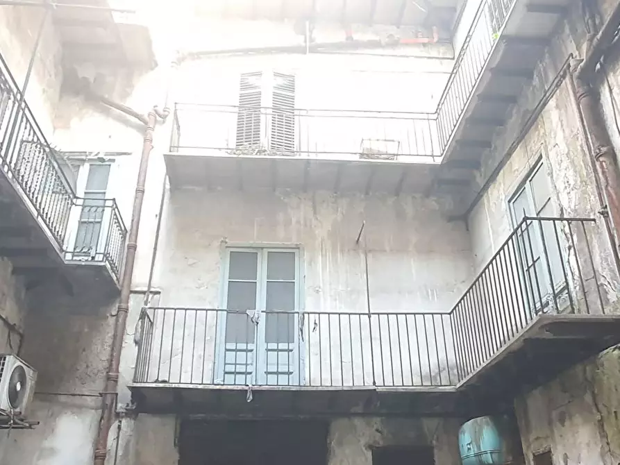 Immagine 3 di Palazzo in vendita  in Corso Tukory, 43 a Palermo