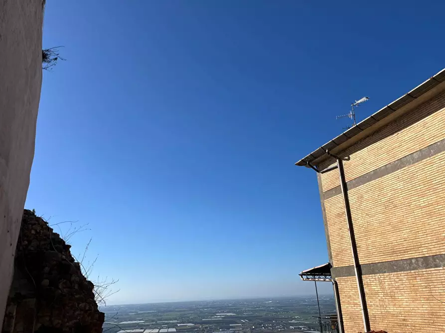 Immagine 11 di Appartamento in vendita  in Piazza Indipendenza, 8 a Sezze