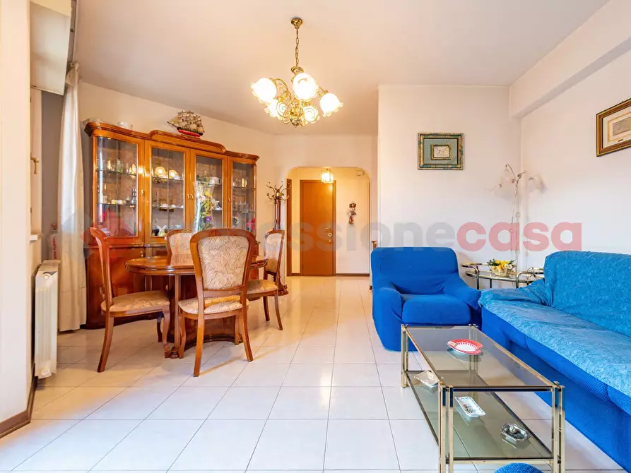 Immagine 3 di Appartamento in vendita  in Via Cinquefrondi, 115 a Roma