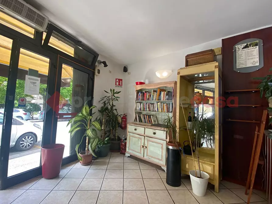 Immagine 4 di Negozio in vendita  in Via VILLA DEMIDOFF a Firenze