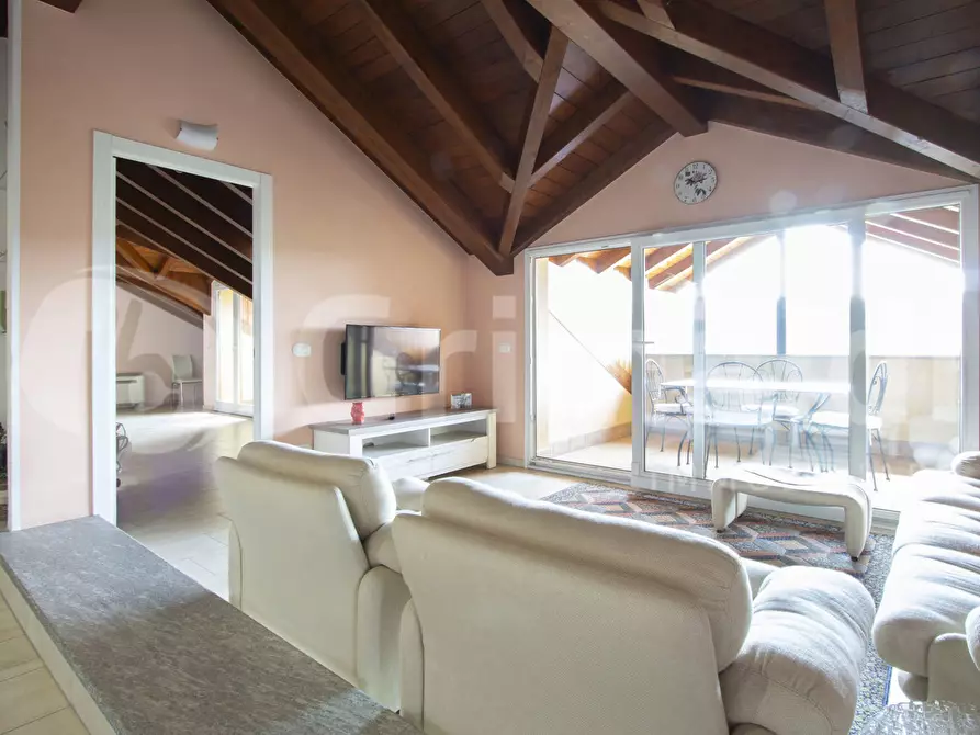 Immagine 24 di Albergo/B&B/Residence in vendita  in Via Besozzo, 12 a Mercallo