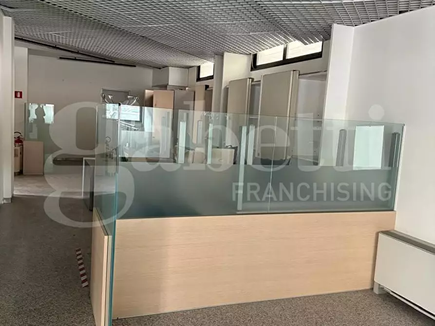 Immagine 14 di Negozio in vendita  in Via LAMA, 23 a Rieti