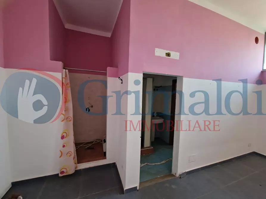 Immagine 13 di Negozio in vendita  in Via Adolfo Celi, 183 a Messina