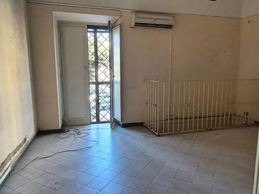 Immagine 14 di Negozio in affitto  in Piazza Ernesto Cesaro, 50 a Torre Annunziata