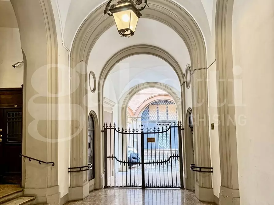 Immagine 6 di Appartamento in vendita  in Via Farini, 24 a Bologna