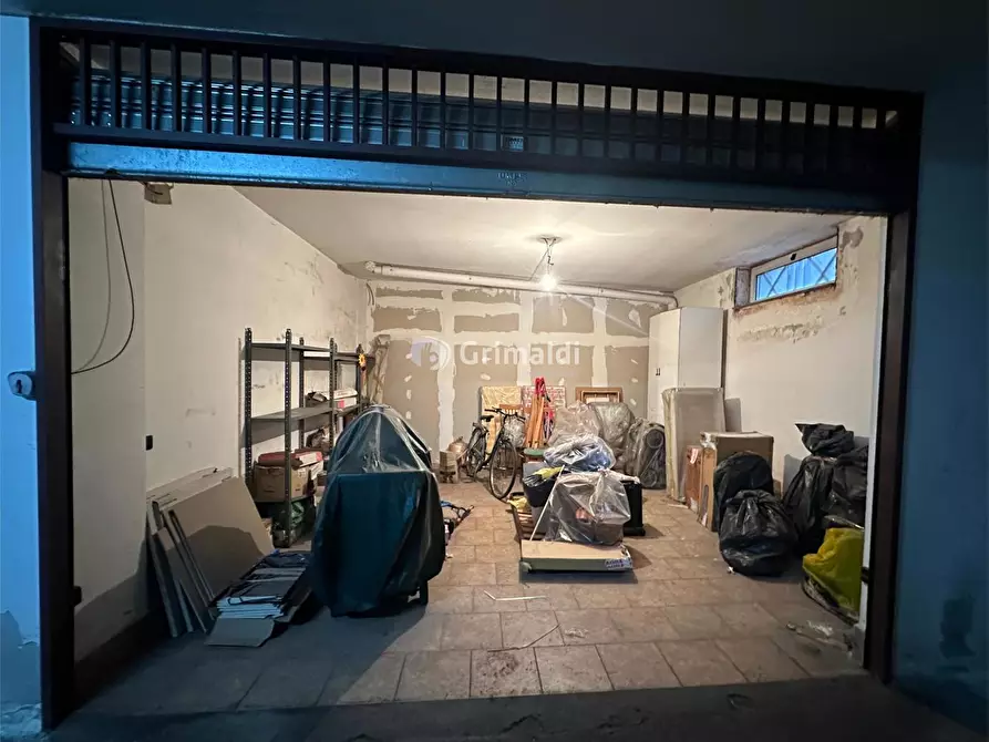 Immagine 1 di Box auto in vendita  in Via Gaetano Dublino, 4 a Acerra