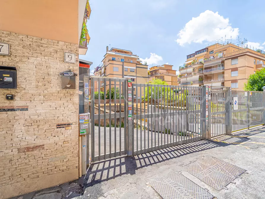 Immagine 42 di Laboratorio in vendita  in Via Busalla, 9 a Roma