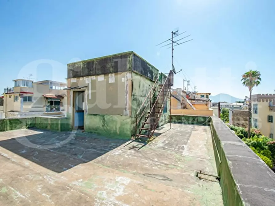 Immagine 22 di Villa in vendita  in Via Carlo de Marco a Napoli