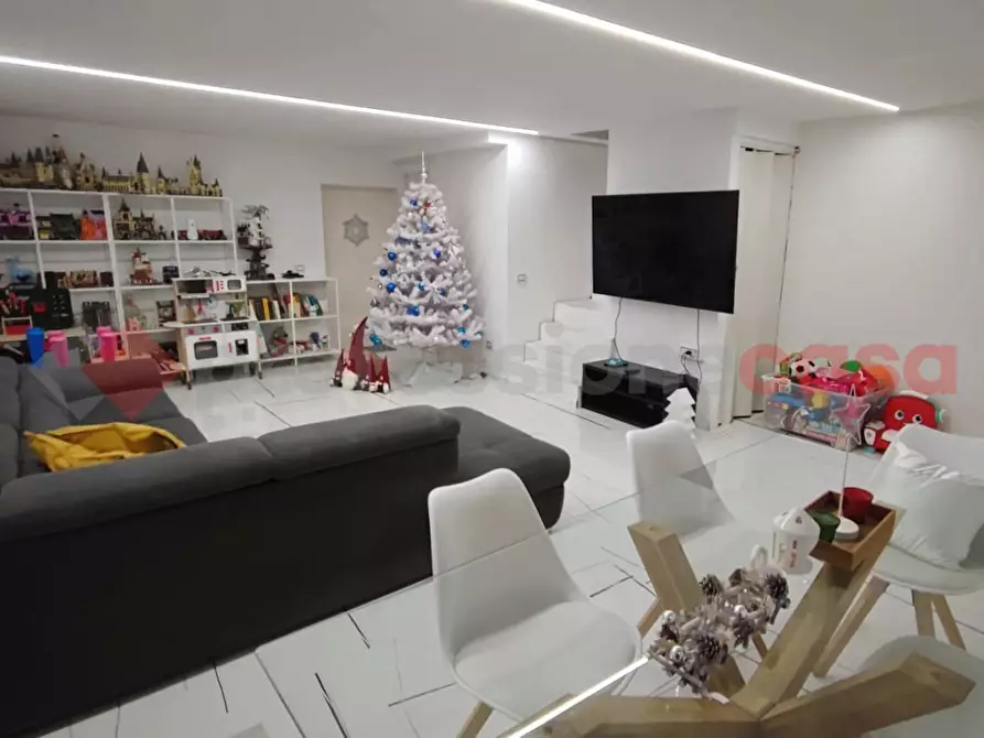 Immagine 22 di Villa in vendita  in Via SALVATOR ALLENDE, 25 a Locate Di Triulzi