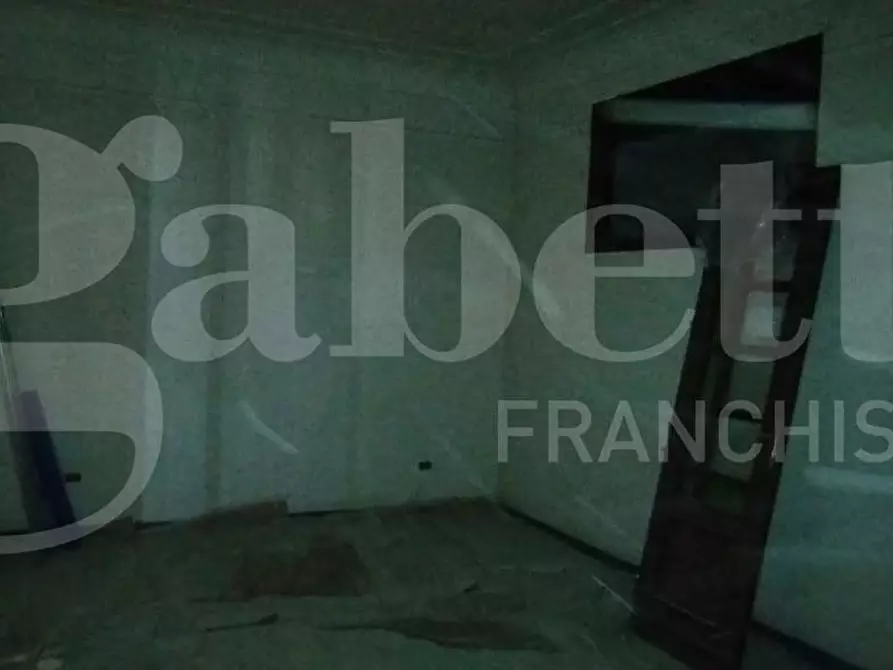 Immagine 9 di Negozio in affitto  in Piazza Umberto I, 3 a Frattaminore