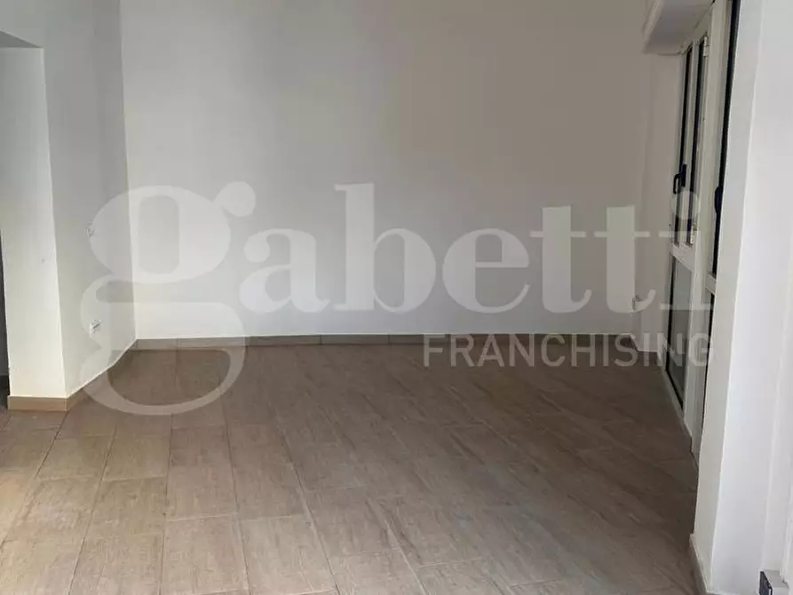 Immagine 4 di Negozio in affitto  in Via Vittorio Veneto, 7 a Torre Annunziata