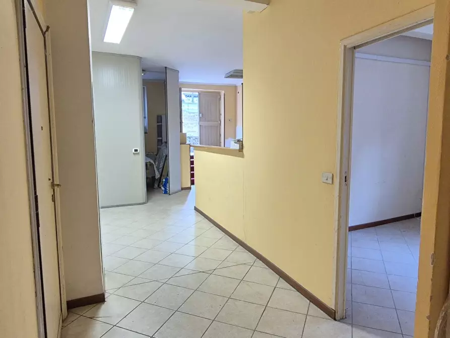 Immagine 12 di Magazzino in vendita  in Via aurelia, 125 a Roma