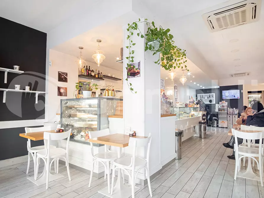 Immagine 1 di Bar / Ristorante in vendita  in Via Aurelia, 411/413 a Roma