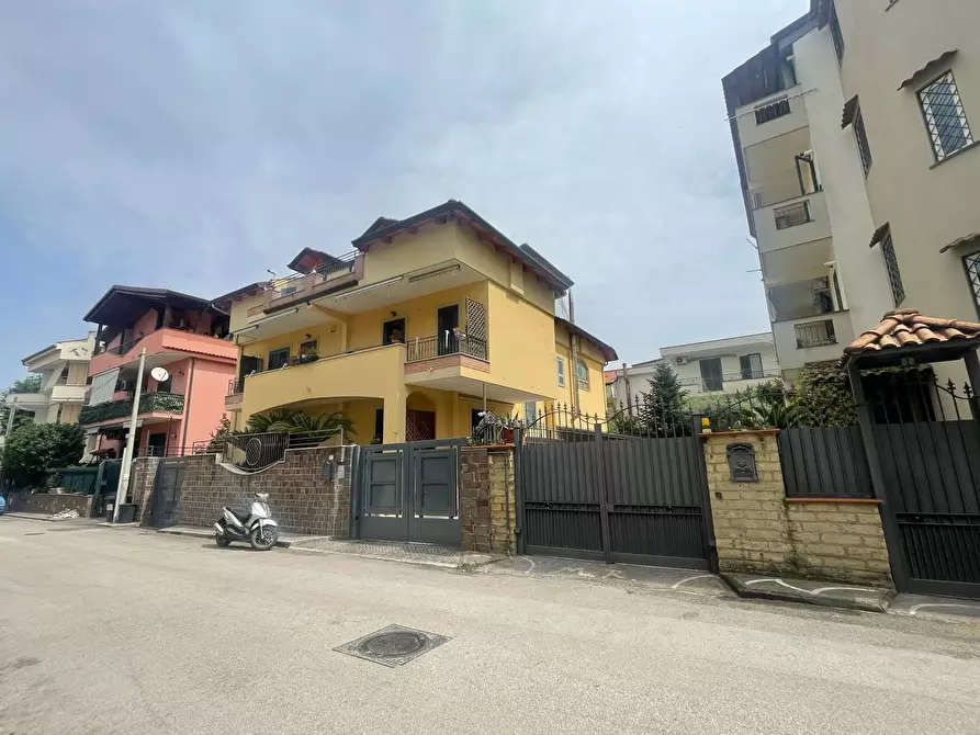 Immagine 2 di Villa in vendita  in Via campagna a Giugliano In Campania