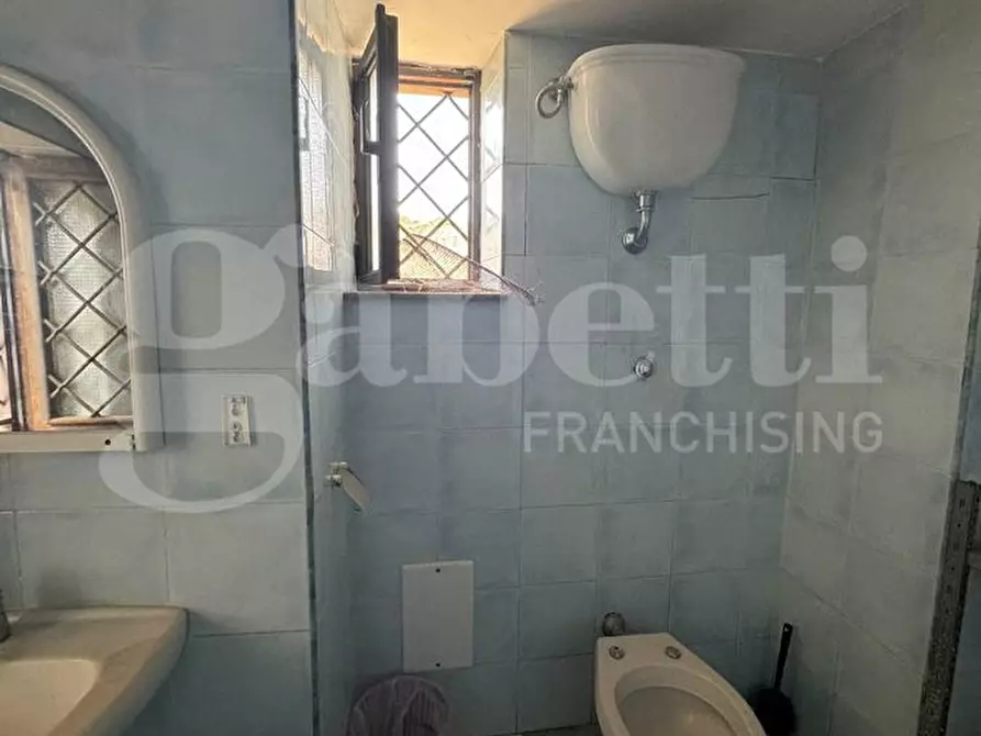 Immagine 14 di Negozio in affitto  in Corso Umberto I, 182 a Torre Annunziata