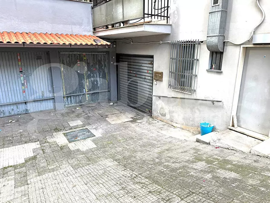 Immagine 18 di Negozio in affitto  in Piazza Monte Gennaro a Roma