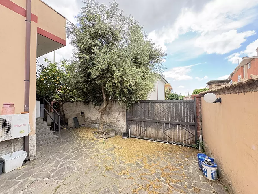 Immagine 3 di Appartamento in vendita  in Via Buscate, 32 a Roma
