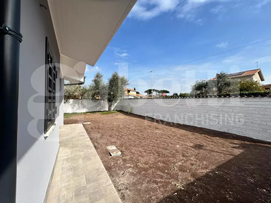 Immagine 4 di Casa trifamiliare in vendita  in Via stura, snc a Ardea