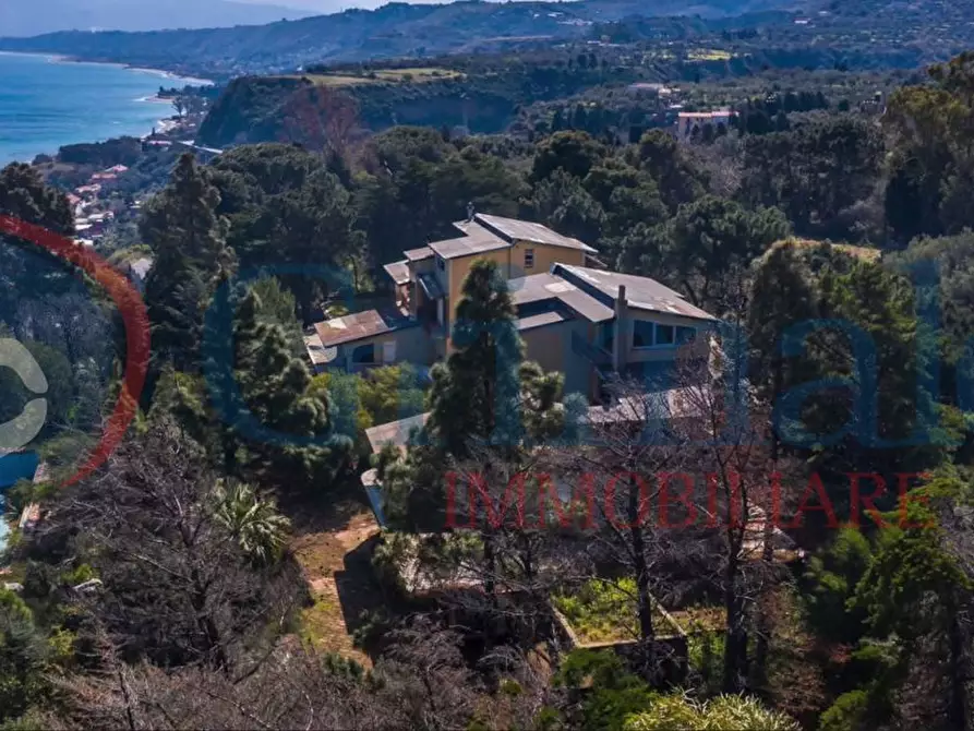 Immagine 2 di Villa in vendita  in Contrada Piano Rocca a Messina