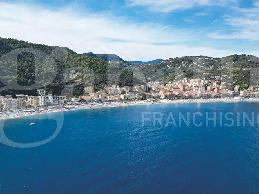 Immagine 9 di Appartamento in vendita  in Via Ugo la Malfa a Noli