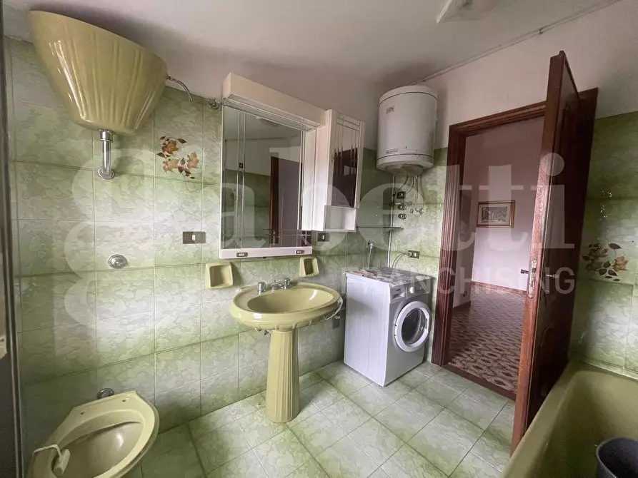 Immagine 11 di Appartamento in vendita  in Via DELLE GINESTRE, 18 a Carlopoli