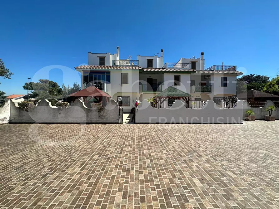 Immagine 3 di Casa trifamiliare in vendita  in Via lungomare tor san lorenzo, 57 a Ardea