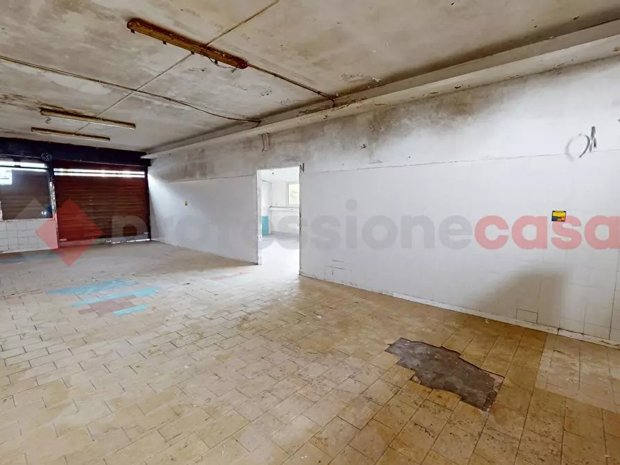 Immagine 6 di Negozio in vendita  in Via della Casetta Mattei a Roma