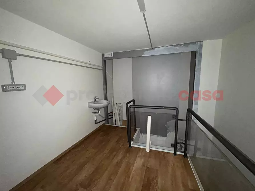 Immagine 9 di Negozio in affitto  in Viale DUSE a Firenze