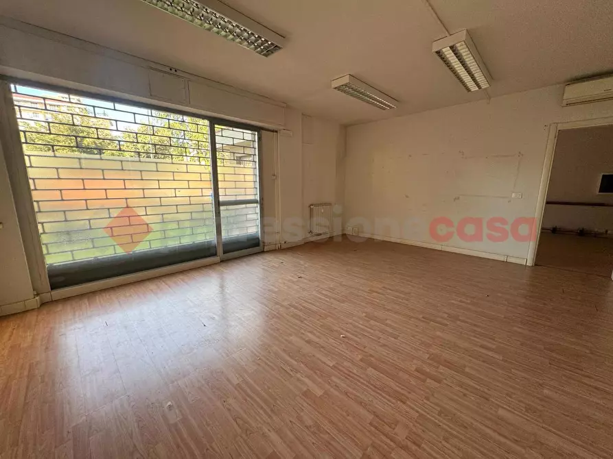 Immagine 14 di Negozio in affitto  in Via MARIO MOROSI, 24/26/28 a Firenze