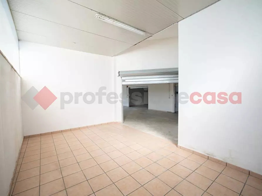 Immagine 3 di Negozio in vendita  in Via Casilina 62, 138 a Anagni