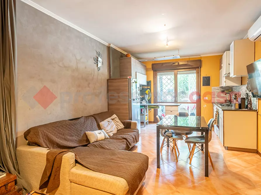 Immagine 1 di Appartamento in vendita  in Via Rodolfo Verduzio a Roma