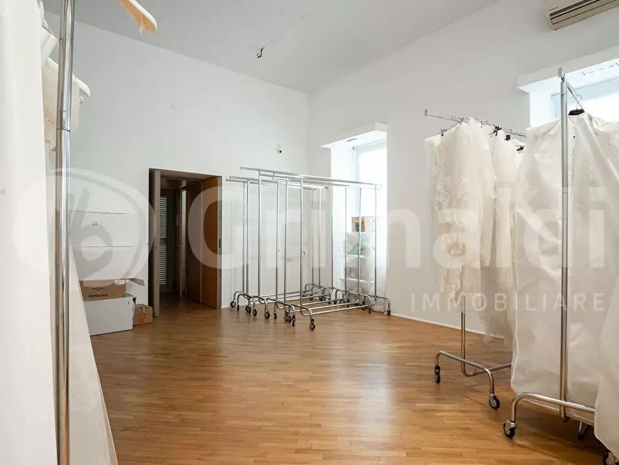 Immagine 18 di Negozio in vendita  in Piazza Annunziata, 12 a Marigliano