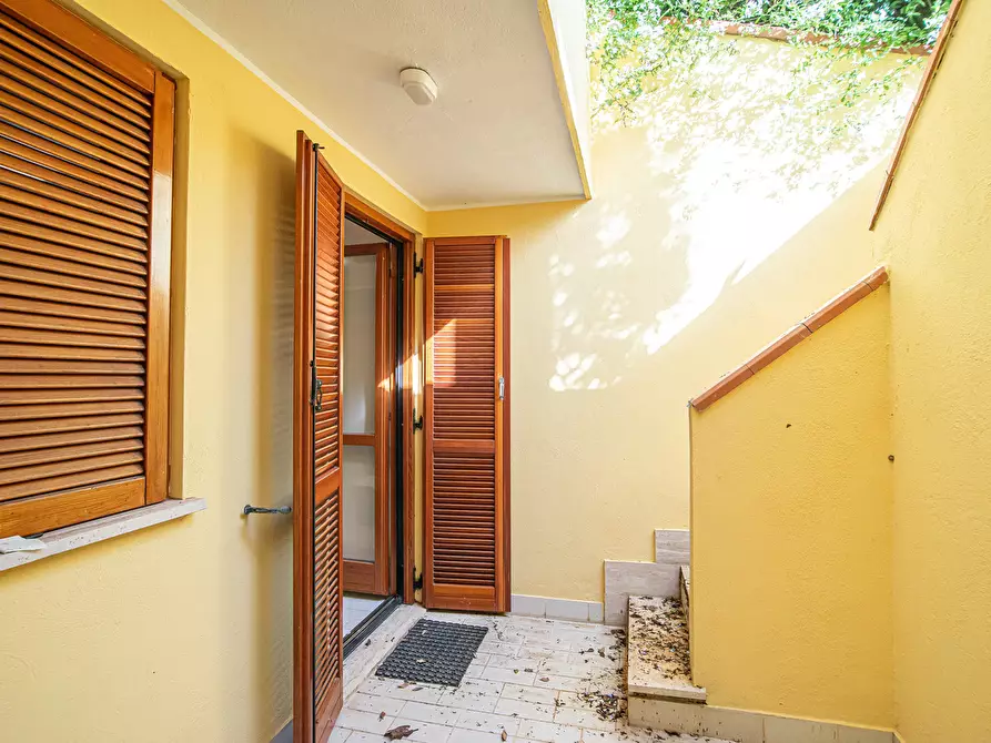 Immagine 32 di Casa trifamiliare in vendita  in Via della Bilancia, 47 a Sabaudia