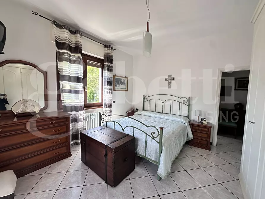 Immagine 10 di Appartamento in vendita  in Via Volta, 1 a Barni