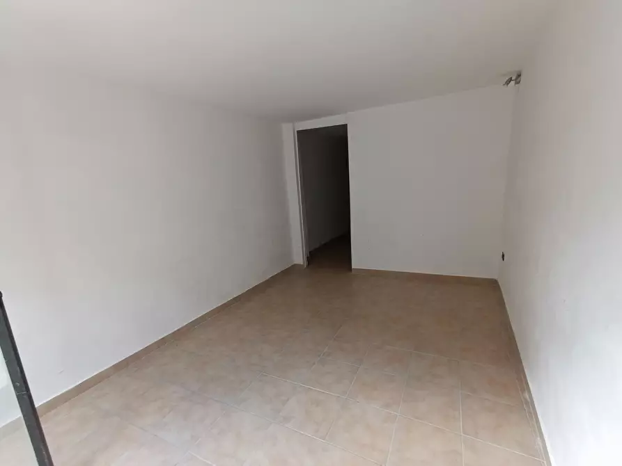 Immagine 3 di Attività commerciale in affitto  in Via Argentieri, 13 a Messina