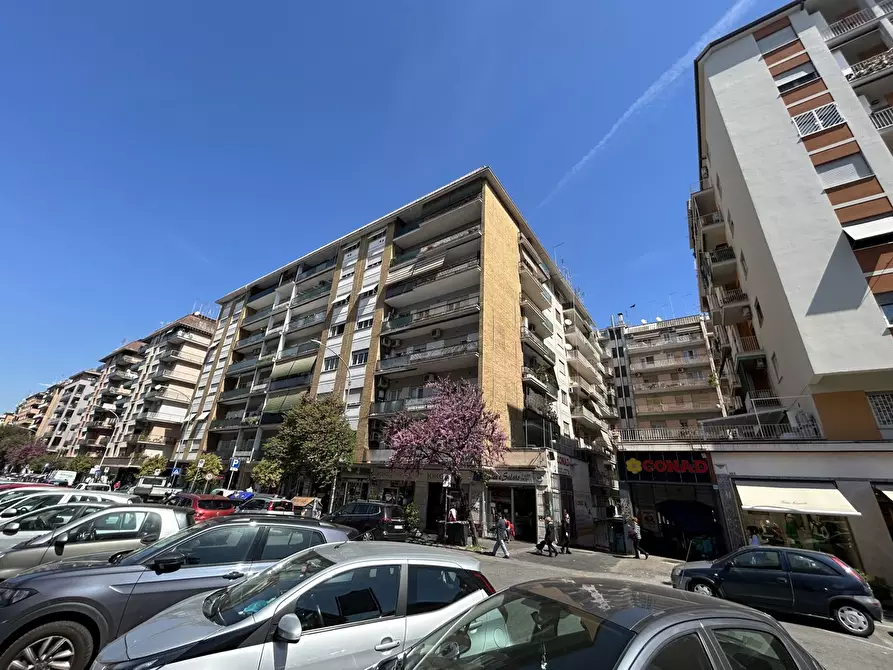 Immagine 1 di Appartamento in vendita  in Via Tuscolana, 875 a Roma