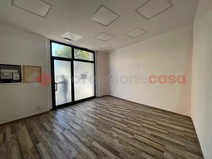 Immagine 2 di Negozio in affitto  in Via BALDESI a Firenze