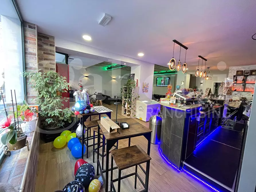 Immagine 5 di Negozio in vendita  in Via Acquaviva, 7 a Giulianova