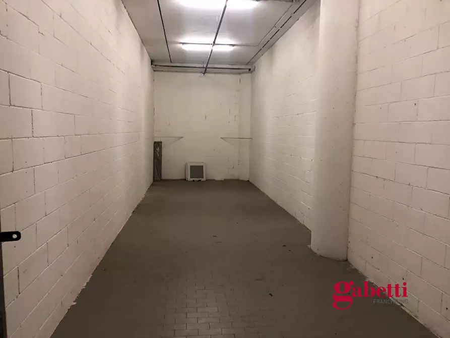 Immagine 13 di Negozio in vendita  in Via Mario Rigamonti, 100 a Roma