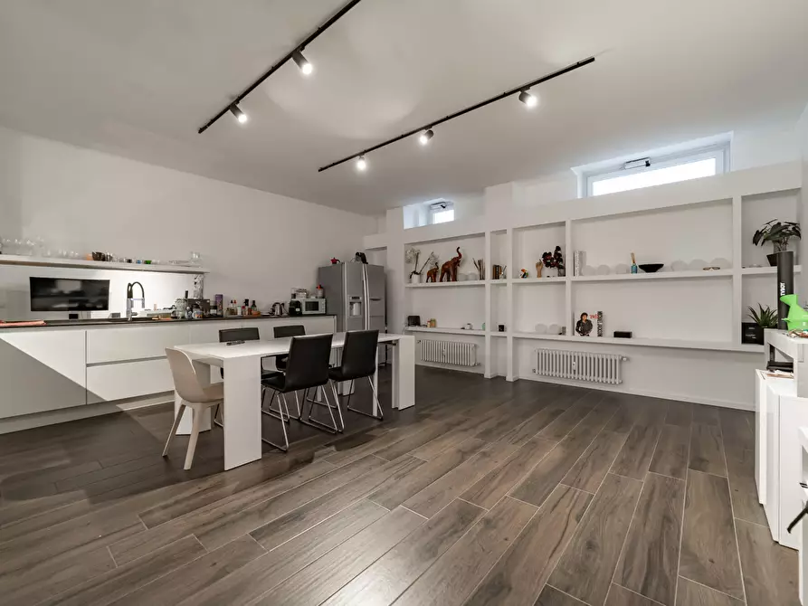 Immagine 9 di Loft/Open space in vendita  in Via Washington, 81 a Milano