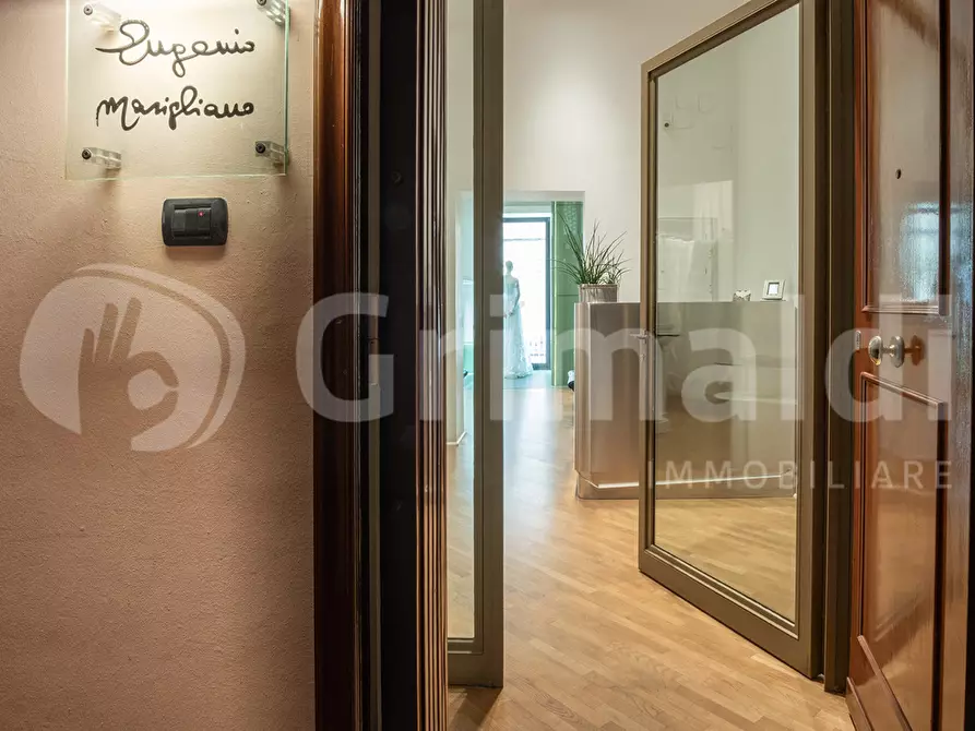 Immagine 11 di Negozio in vendita  in Piazza Annunziata, 12 a Marigliano