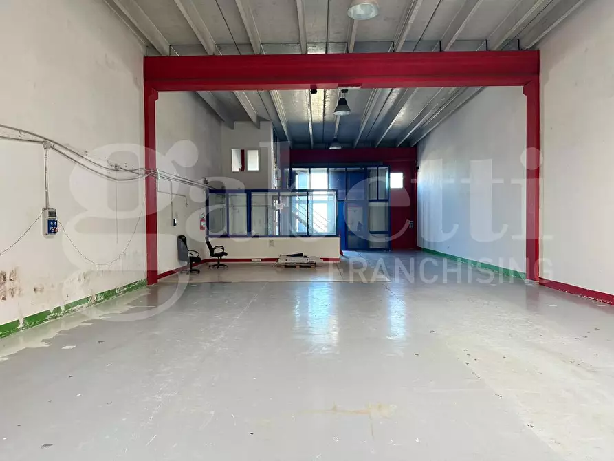 Immagine 21 di Capannone industriale in affitto  in Via Mauro ContÃ² a Bisceglie