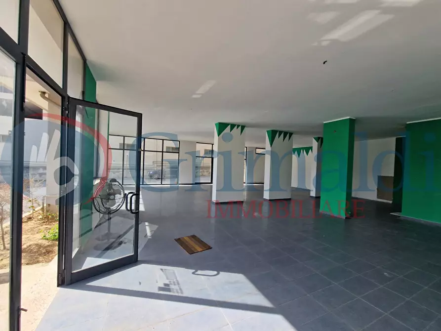 Immagine 16 di Negozio in vendita  in Via Adolfo Celi, 185 a Messina