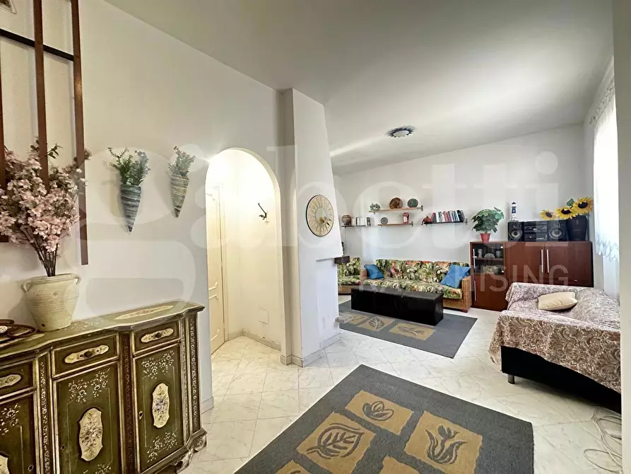 Immagine 15 di Casa trifamiliare in vendita  in Via lungomare tor san lorenzo, 57 a Ardea