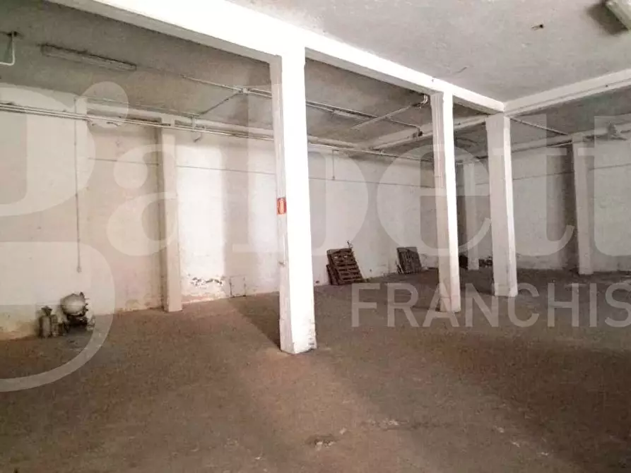 Immagine 8 di Magazzino in vendita  in Via Corigliano Calabro, 27 a Roma