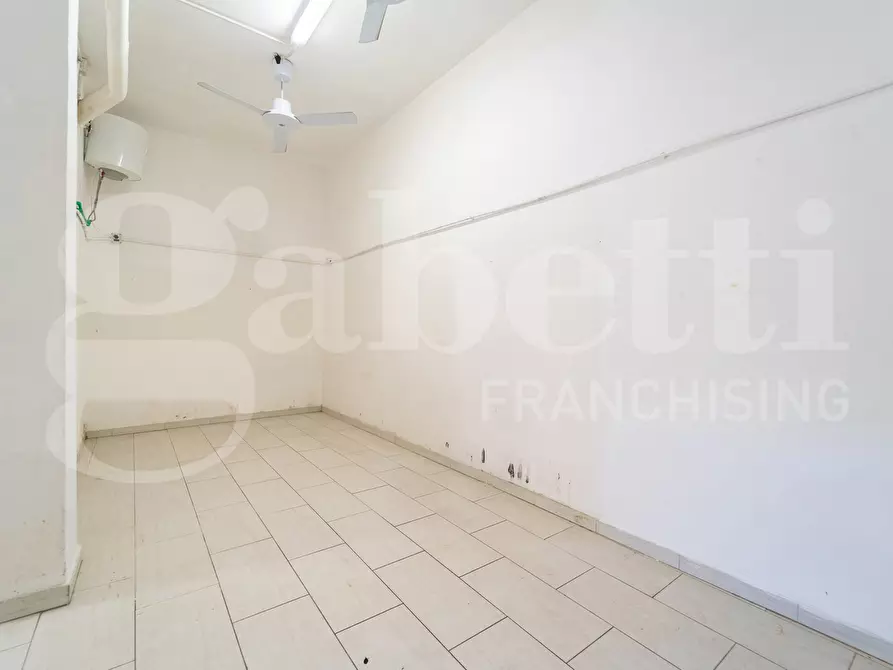 Immagine 46 di Laboratorio in vendita  in Via Busalla, 9 a Roma