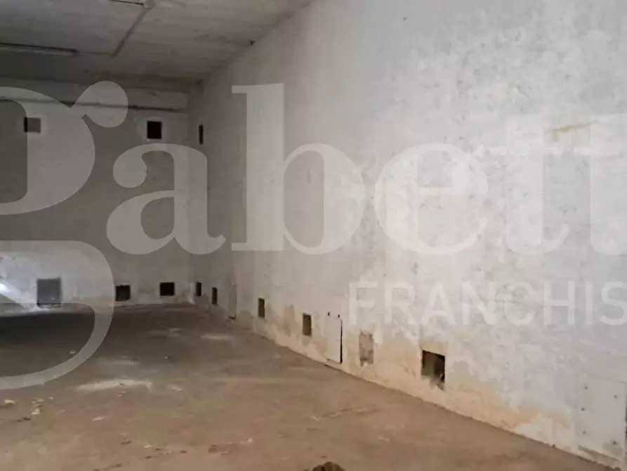 Immagine 14 di Magazzino in vendita  in Via Corigliano Calabro, 27 a Roma