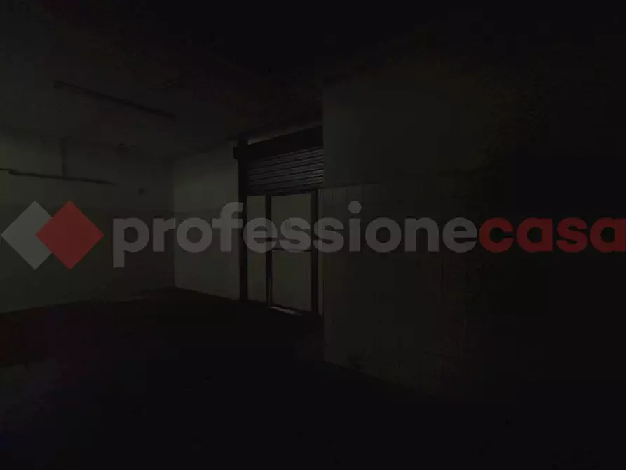 Immagine 19 di Negozio in vendita  in Via della Casetta Mattei a Roma