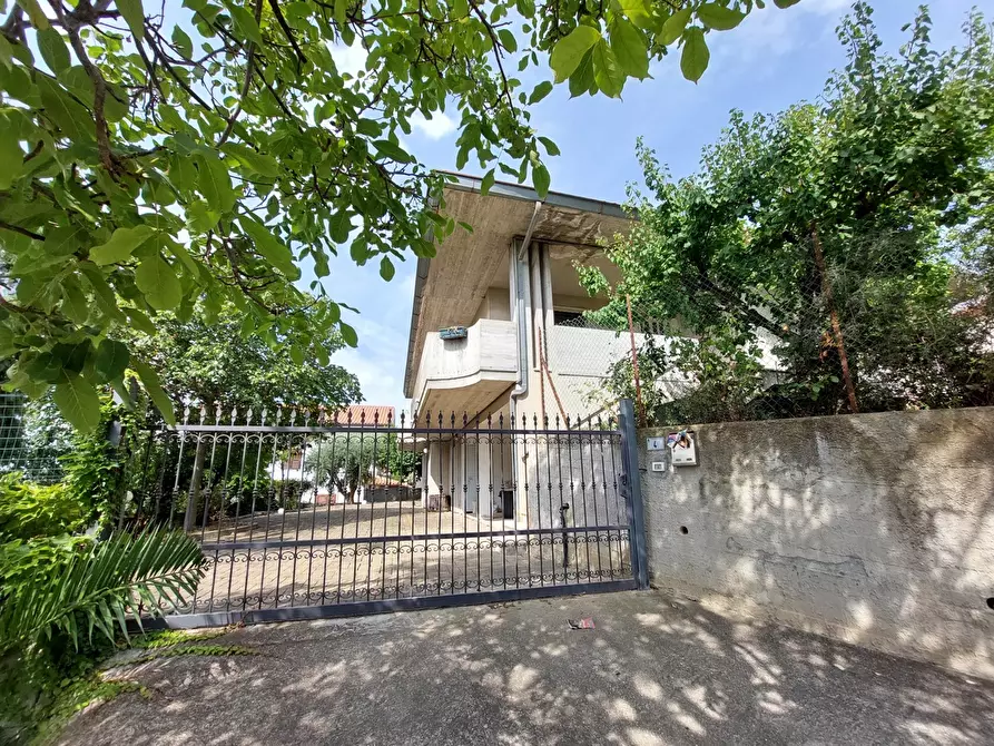 Immagine 1 di Villa in vendita  in Via Ennio Flaiano, 4 a Tortoreto