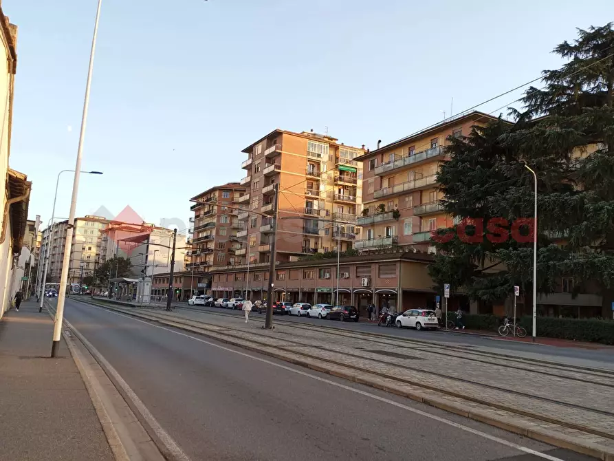 Immagine 4 di Negozio in vendita  in Via DI NOVOLI a Firenze